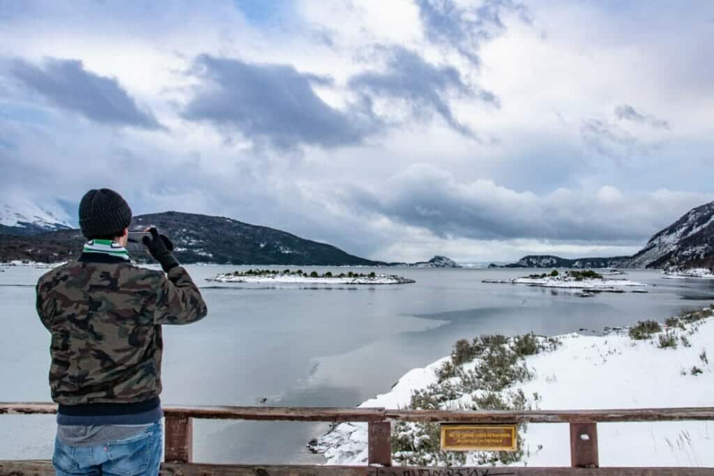 Foto en plena excursion en la Bahía LaPataia en el Parque Nacional Tierra del Fuego en invierno