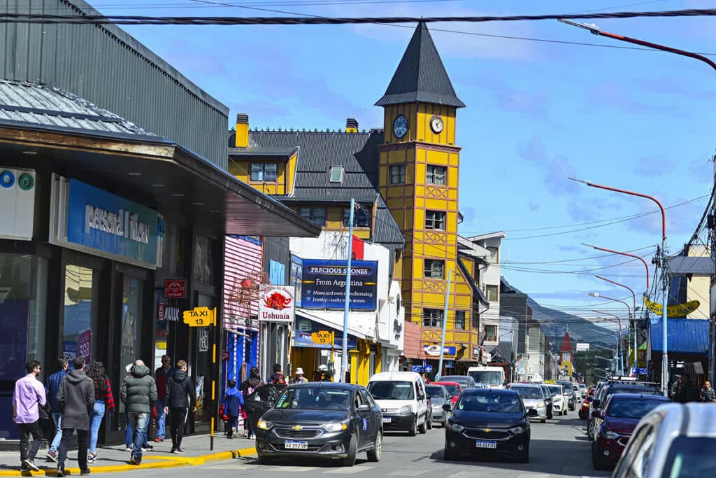 Centro de Ushuaia calle principal Avenida San Martin