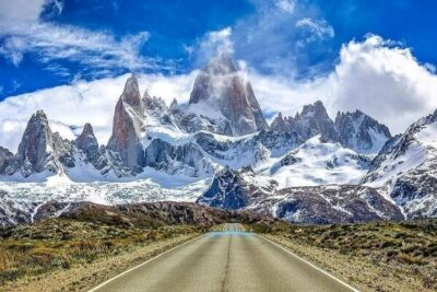 La Ruta Nacional 40 hacia El Chaltèn cubierto de nieve