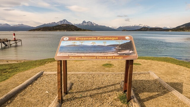 Ensenada Zaratiegui punto emblemático del Parque Nacional Tierra del Fuego con vistas al Canal Beagle