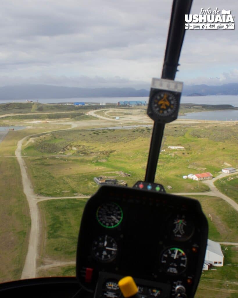 ushuaia desde el aire durante el sobrevuelo helicoptero