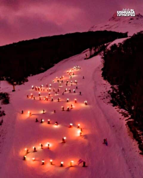 bajada de antorchas ushuaia fiesta nacional del invierno en cerro castor